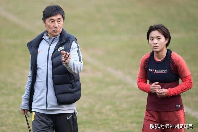 罗体：拉齐奥400万欧报价20岁中场乔纳坦·延森，拜仁尚未同意